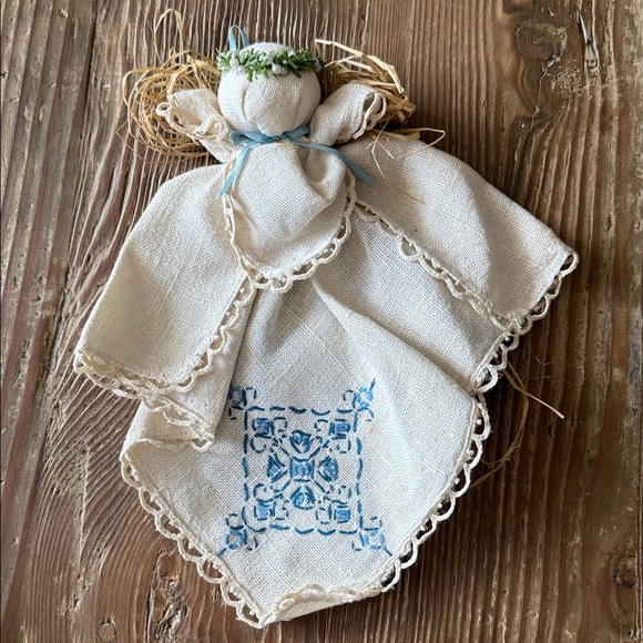 Vintage Handmade Handkerchief Angel Lace Edge Folk Art - Picture 1 of 2